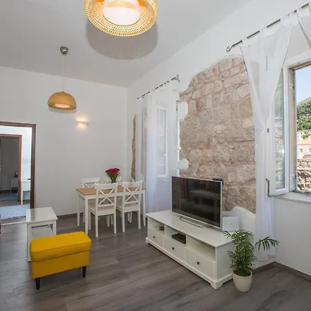 דירה Central Apartment *